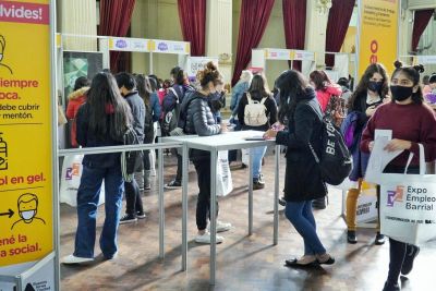 La Expo empleo del Gobierno de la Ciudad llega al barrio de Monserrat con 300 vacantes laborales