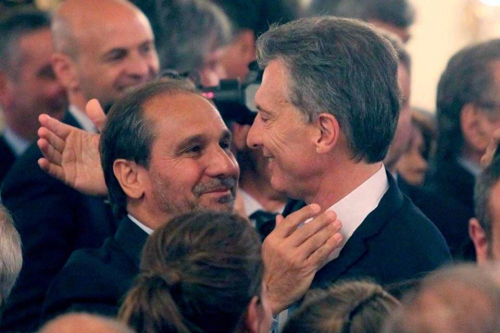 Salidas a comer, saludos y mensajes entre Jos� L�pez y Nicky Caputo, el hermano de la vida de Macri