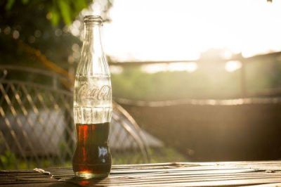 Coca-Cola Europacific Partners convertirá a nivel industrial el CO₂ en azúcar