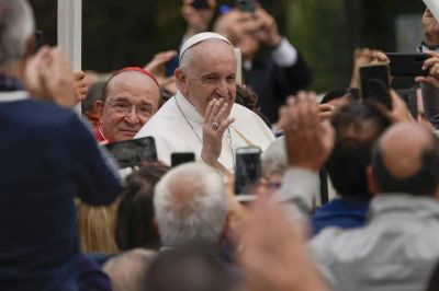 “Ninguna lógica de poder lo pudo aprisionar”: fuerte elogio de Francisco al papa que renunció en la Edad Media