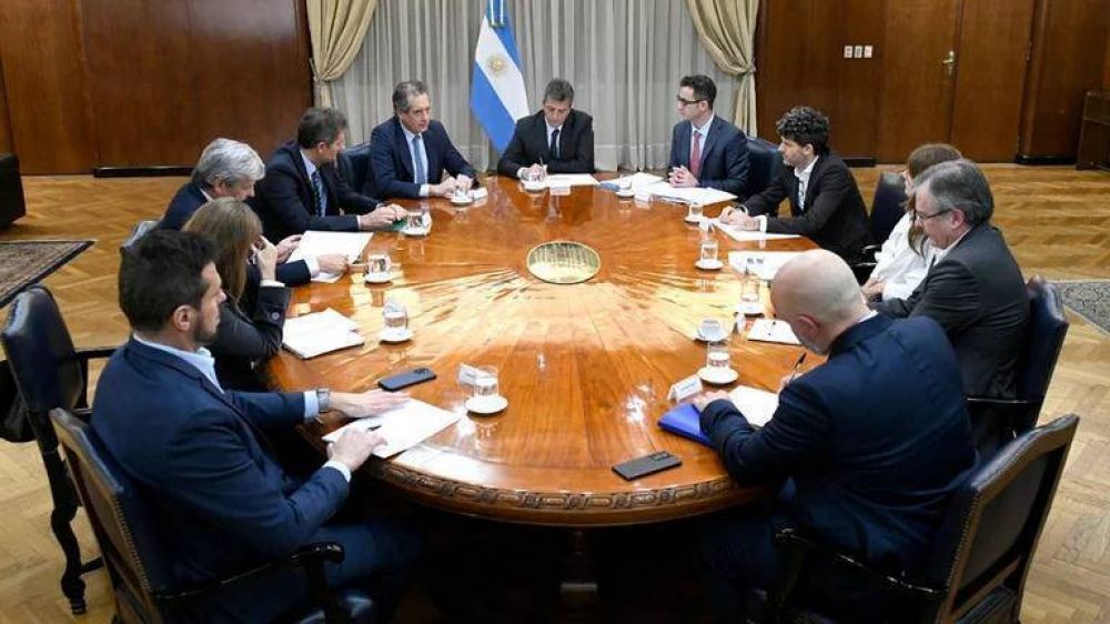 Massa reducir� impuestos a tres sectores para que generen m�s d�lares: energ�a, campo y econom�a del conocimiento
