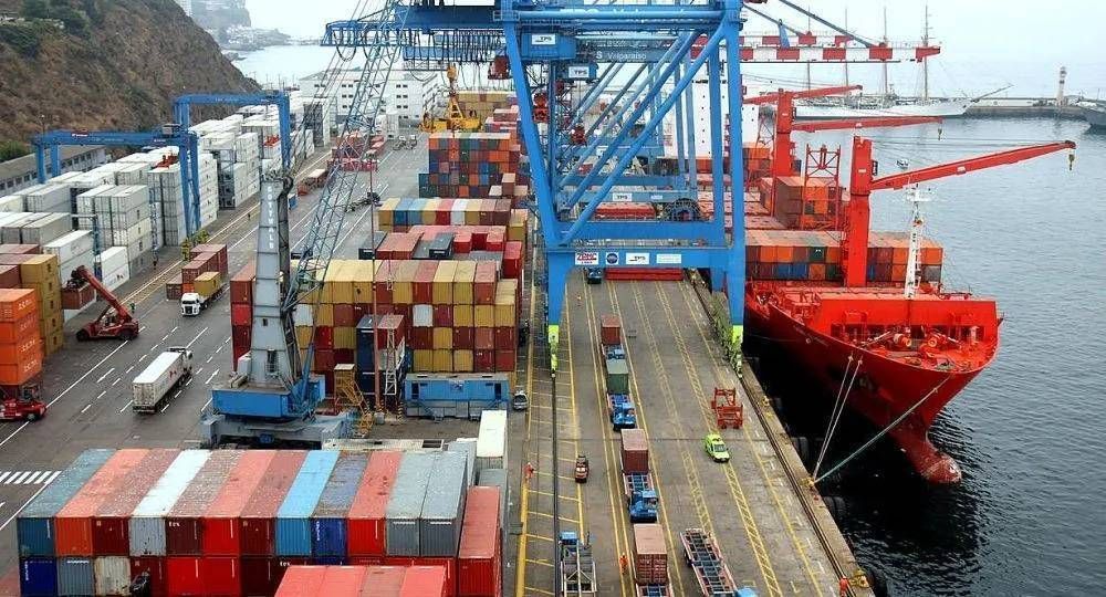 Massa resiste la devaluaci�n, pero cada vez m�s empresas ajustan al d�lar financiero