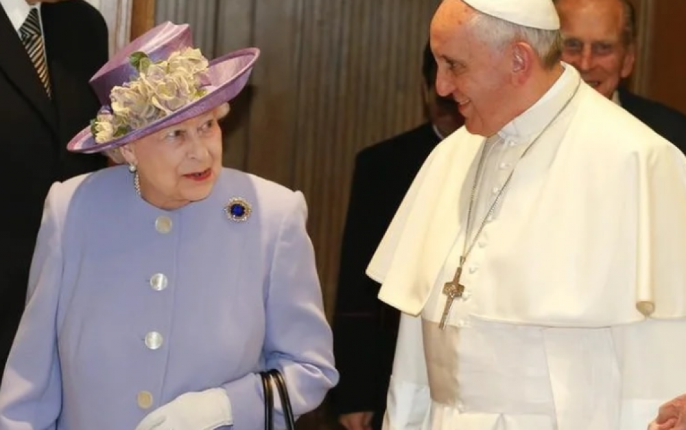 El papa Francisco lament la muerte de la reina Isabel II y record su servicio incansable por el bien