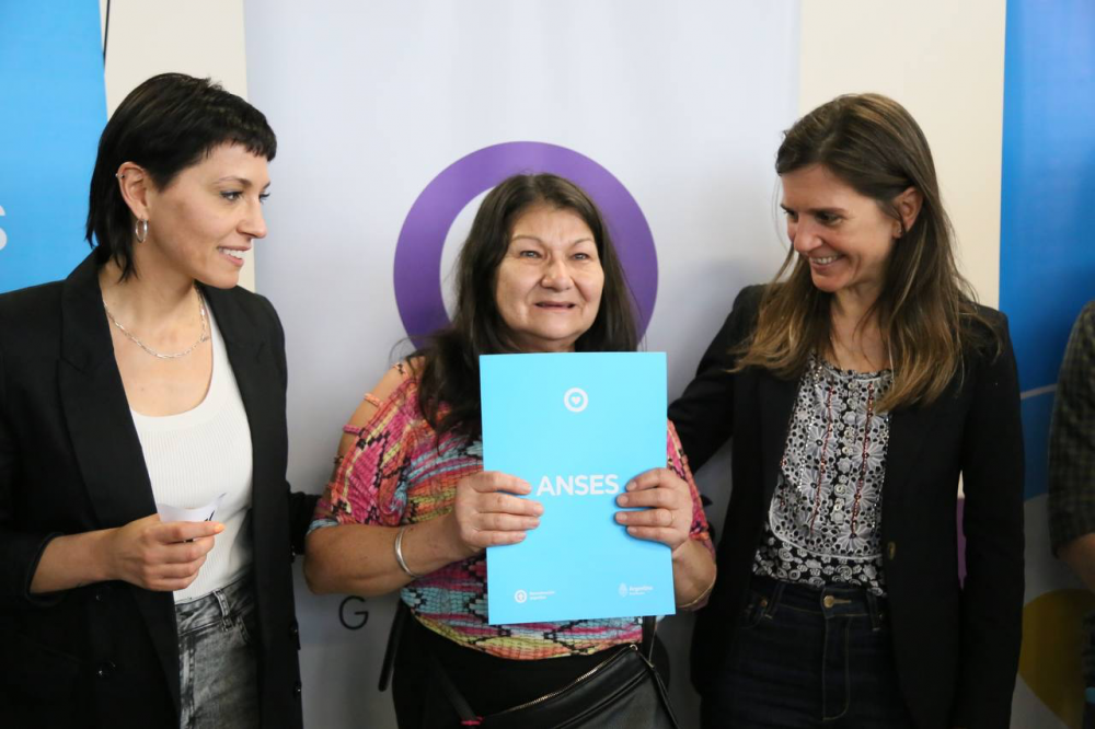 Fernanda Raverta y Mayra Mendoza visitaron un punto de atencin de ANSES