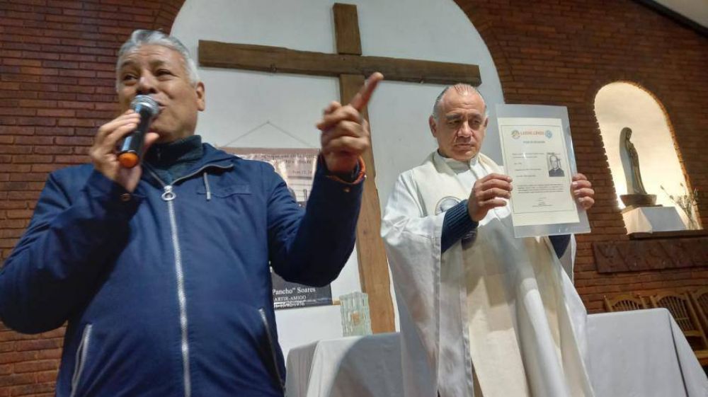 La UOLRA homenajeó y afilió post-mortem al padre Francisco Soares
