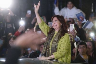 Discursos de odio y acciones violentas contra Cristina Kirchner y el peronismo, mientras el futuro se juega en la economía