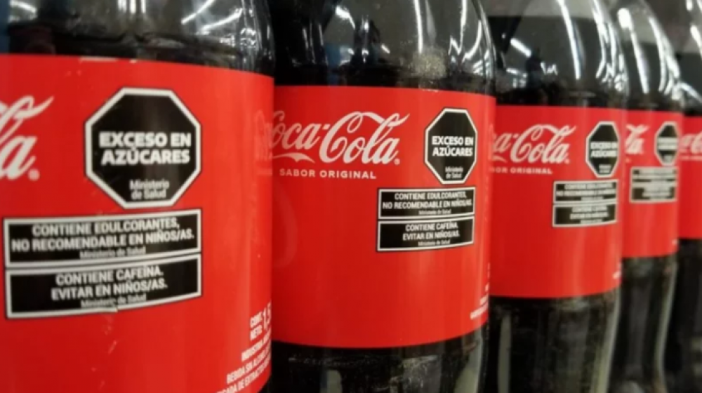 Etiquetado frontal en San Juan: la Coca Cola el primer producto en las gndolas