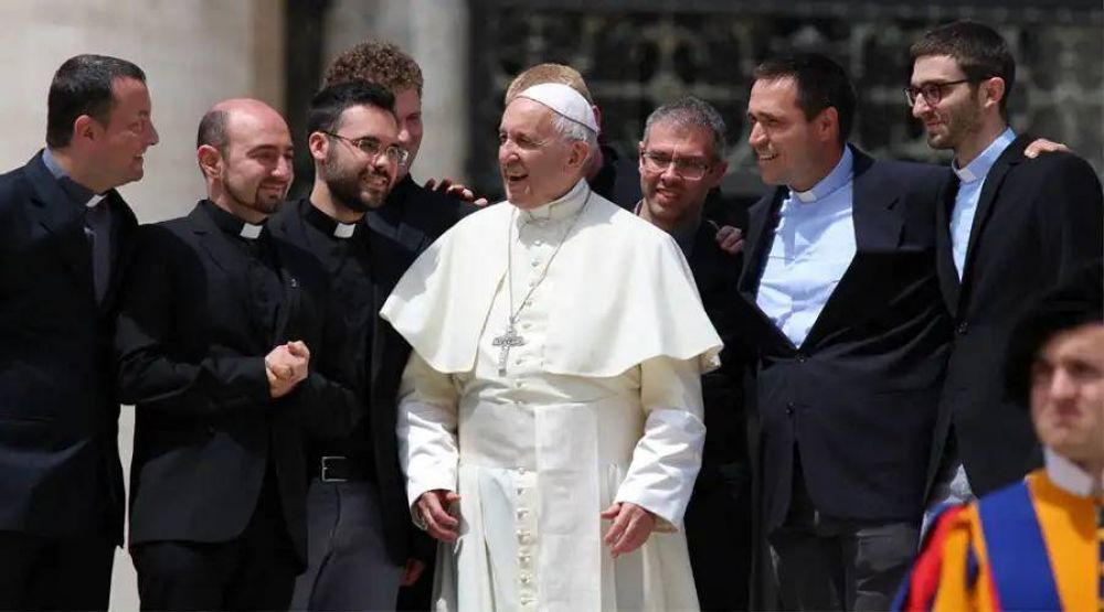 Papa Francisco: Las comunidades religiosas son como un faro luminoso