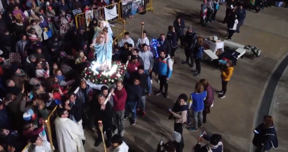 San Nicolás: Una multitud llega para la fiesta central de María del Rosario