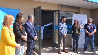 Raverta inauguró una oficina de ANSES en Maipú y entregó jubilaciones a viñateros de la provincia