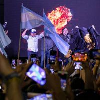 En un acto colmado de jóvenes, Javier Milei exhibió su pacto con Ricardo Bussi en Tucumán