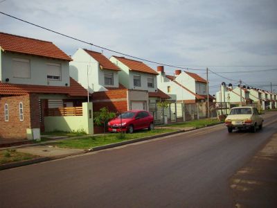 El gobierno bonaerense se comprometió a enviar fondos para finalizar viviendas paralizadas por el macrismo en Bahía