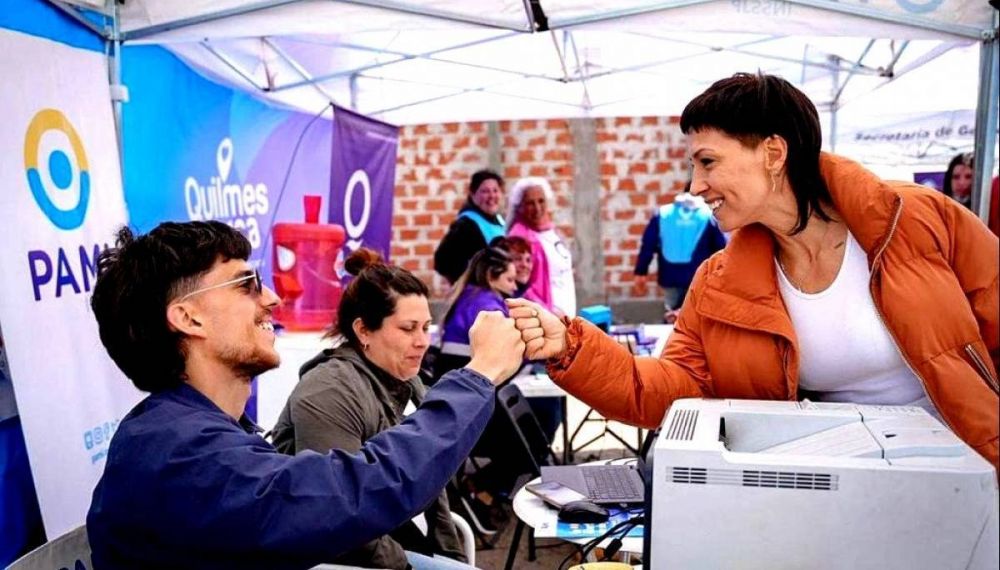 Mayra Mendoza visit el operativo Quilmes Cerca del Comedor Caritas Felices