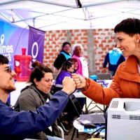 Mayra Mendoza visitó el operativo Quilmes Cerca del Comedor Caritas Felices
