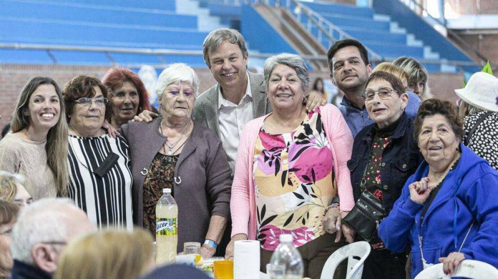 Cascallares y Fabiani celebraron junto a ms de 2 mil abuelas y abuelos el Da del Adulto Mayor