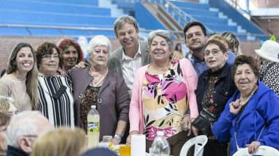 Cascallares y Fabiani celebraron junto a ms de 2 mil abuelas y abuelos el Da del Adulto Mayor