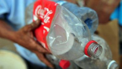 La pol�mica elecci�n de Coca-Cola, uno de los principales productores de pl�stico, como patrocinador de la COP27