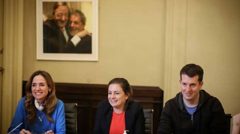 Diputados y diputadas del Frente de Todos recibieron a trabajadores de empresas del estado privatizadas