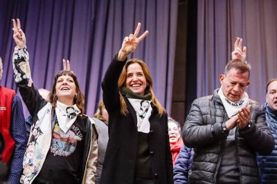 Ayuda social, suma fija y paritarias: Tolosa Paz y Kelly Olmos definen medidas para evitar un aumento de la conflictividad