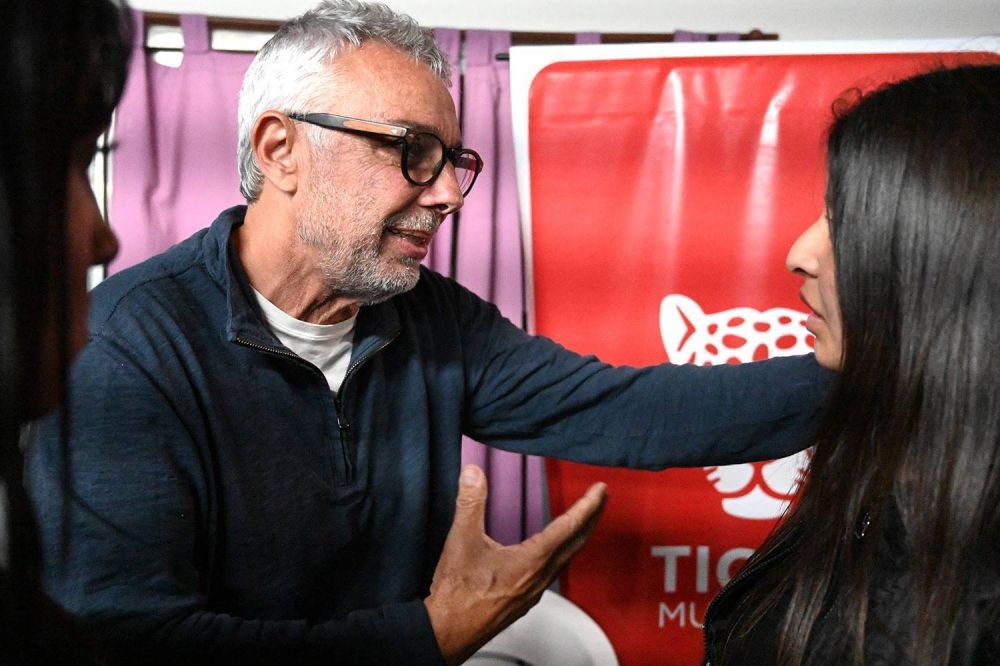 Julio Zamora dialog� con m�s de 50 j�venes de Troncos del Talar sobre las problem�ticas que afectan a la comunidad