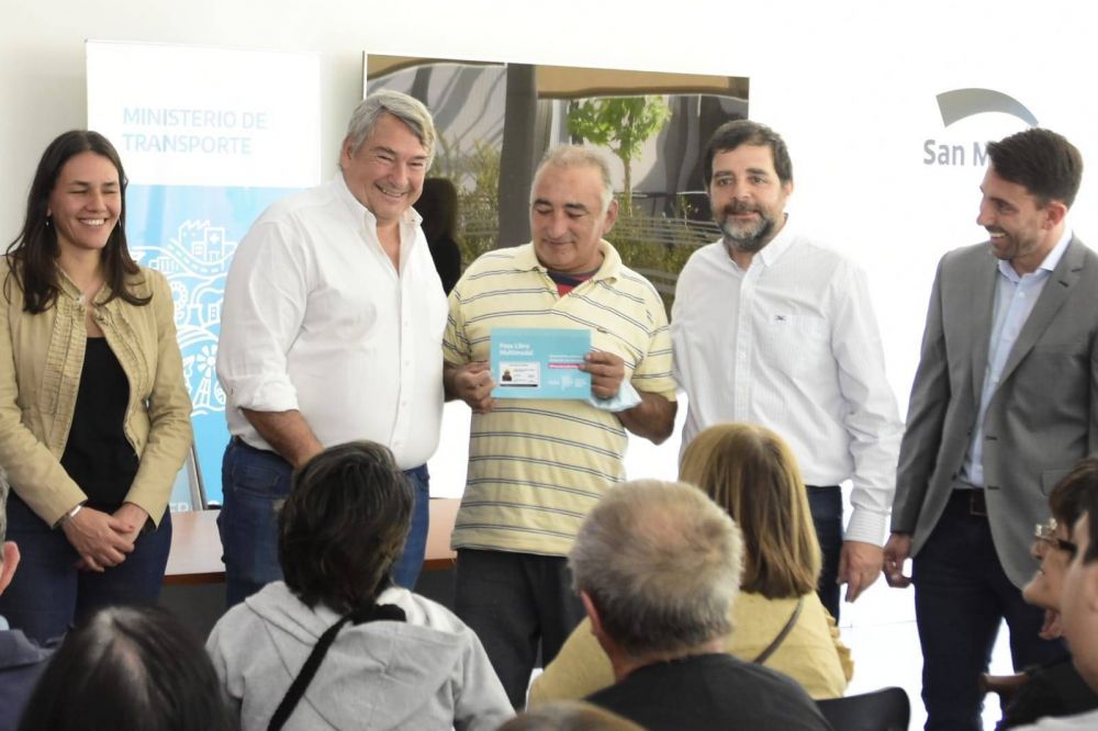 Desde San Mart�n, D�Onofrio super� los 40 mil Pases Libres Multimodales entregados en toda la Provincia