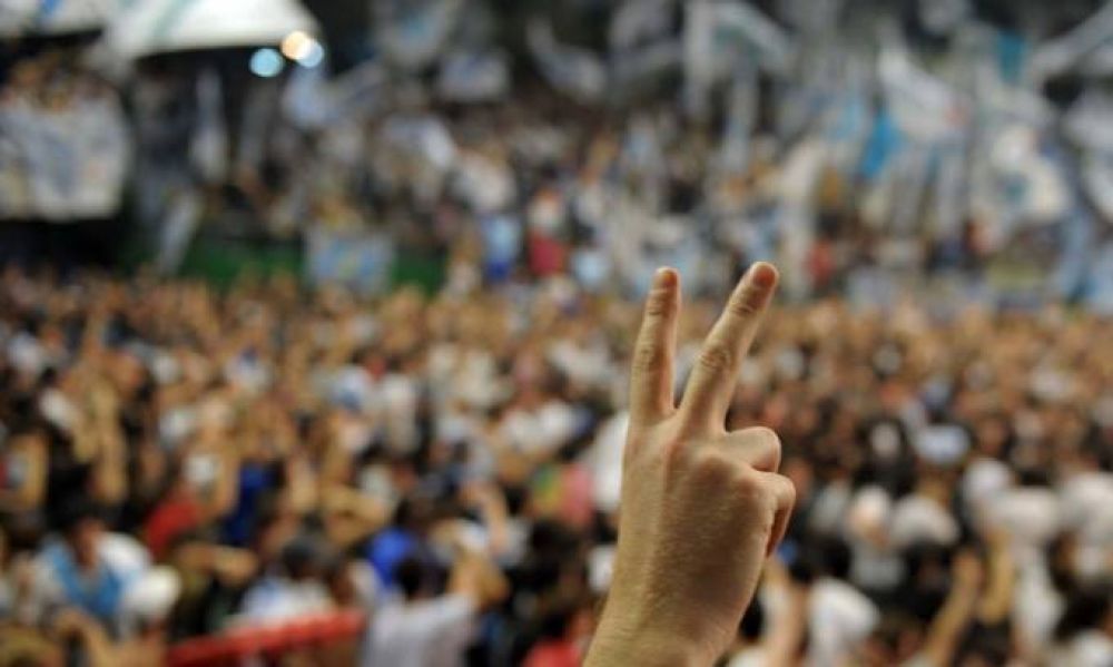 El peronismo pampeano conmemora el Da de la Lealtad en el Club Argentino de Santa Rosa