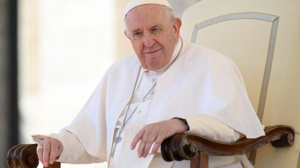 Francisco a Comunin y Liberacin: Amen siempre a la Iglesia