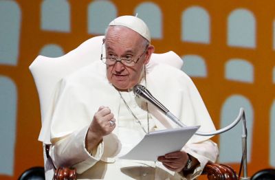 El Papa en el Ángelus: La oración es la medicina de la fe