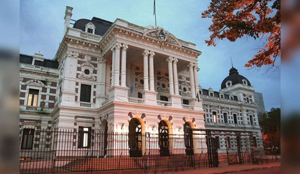 Preparan un nuevo aumento a estatales bonaerenses