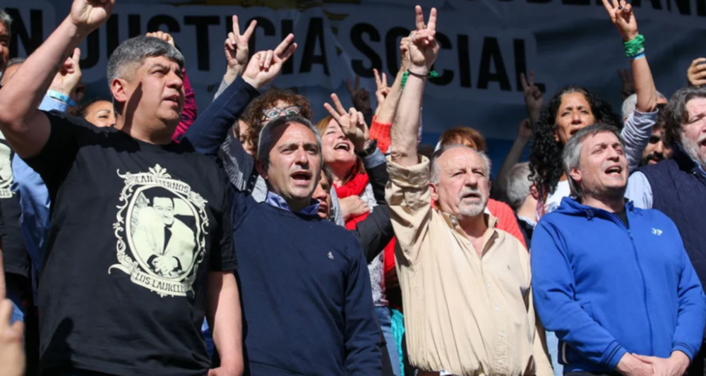 Da de la Lealtad: Paco Manrique cerr el acto de la Plaza de Mayo profundizando la divisin de la CGT