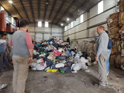 Sánchez fue a Bellocq para supervisar el tratamiento de residuos que llega desde Tres Arroyos