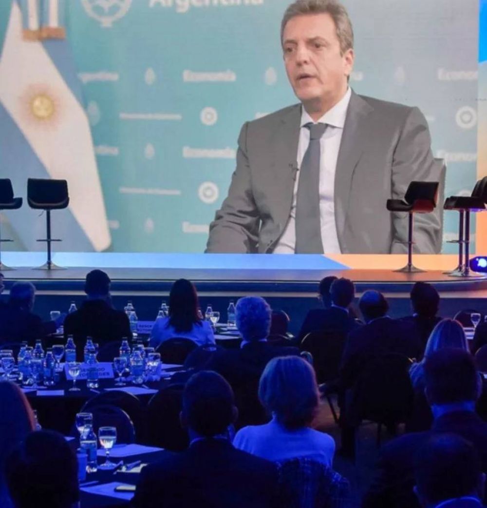 Con ropa y alimentos en la mira, Massa amenaza con abrir el grifo importador