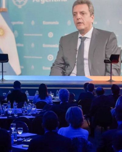 Con ropa y alimentos en la mira, Massa amenaza con abrir el grifo importador