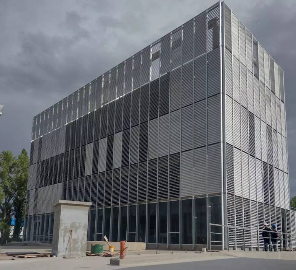 Di Tella y Valeri recorrieron la obra del nuevo edificio de la Secretara de Energa en Cipolletti