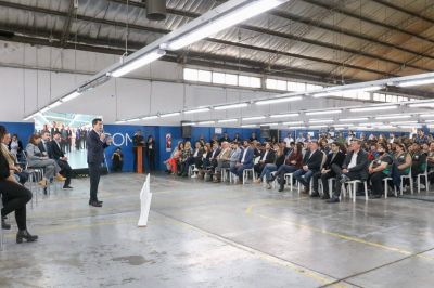 «Wado» De Pedro y Quintela inauguraron una planta textil que dará empleo a 320 personas en La Rioja
