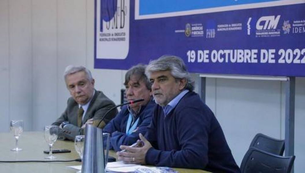 Correa particip del debate sobre empleo pblico municipal