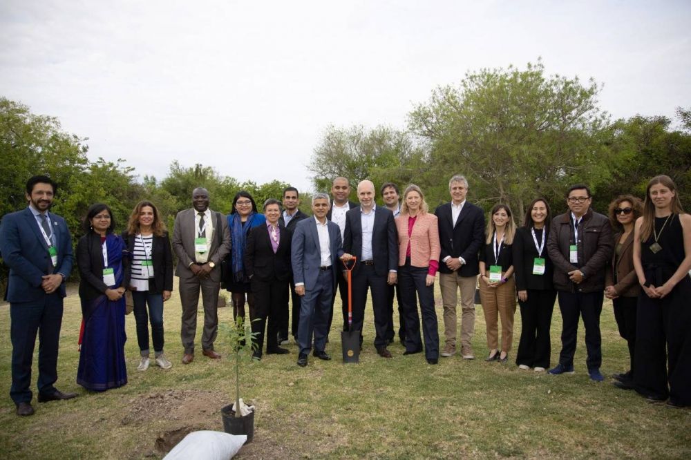 Para celebrar la cumbre por el cambio climtico, Rodrguez Larreta y alcaldes extranjeros plantaron rboles en la Reserva Ecolgica