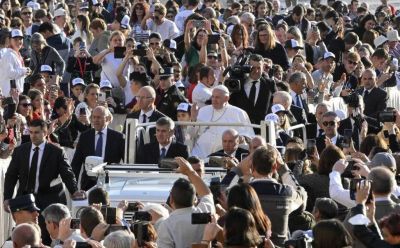 Seg�n el Vaticano, la cantidad de cat�licos creci� en 15 millones durante 2020