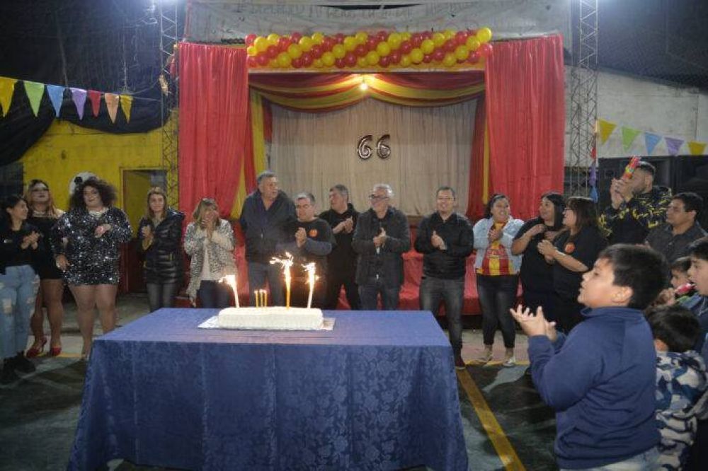 Julio Zamora acompa�� al Club Social, Cultural y Deportivo Almirante Brown en su 66� aniversario