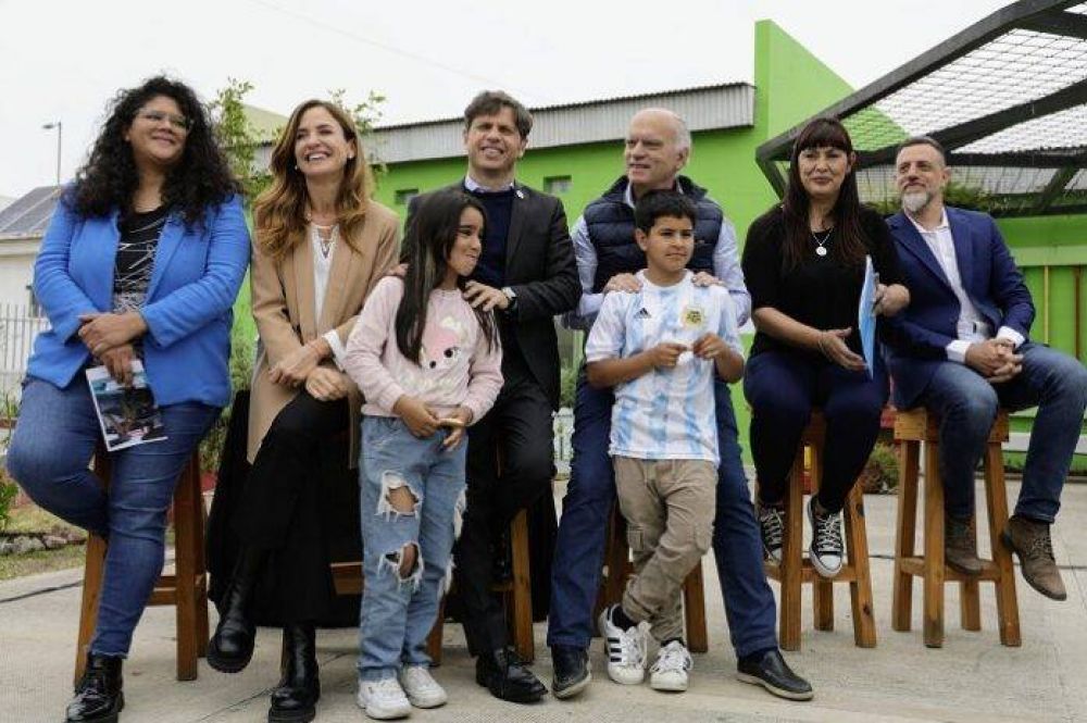 Lans: Kicillof firm convenios para avanzar con la integracin social y urbana de Villa Por y barrio Acuba