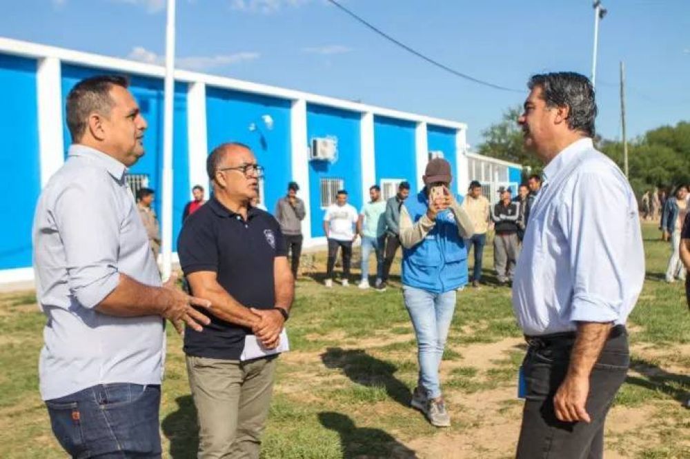 Capitanich inaugur� obras en el Centro Cultural y Deportivo de la Fundaci�n Gast�n