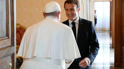 El Papa Francisco recibe en el Vaticano a Emmanuel Macron, presidente de Francia