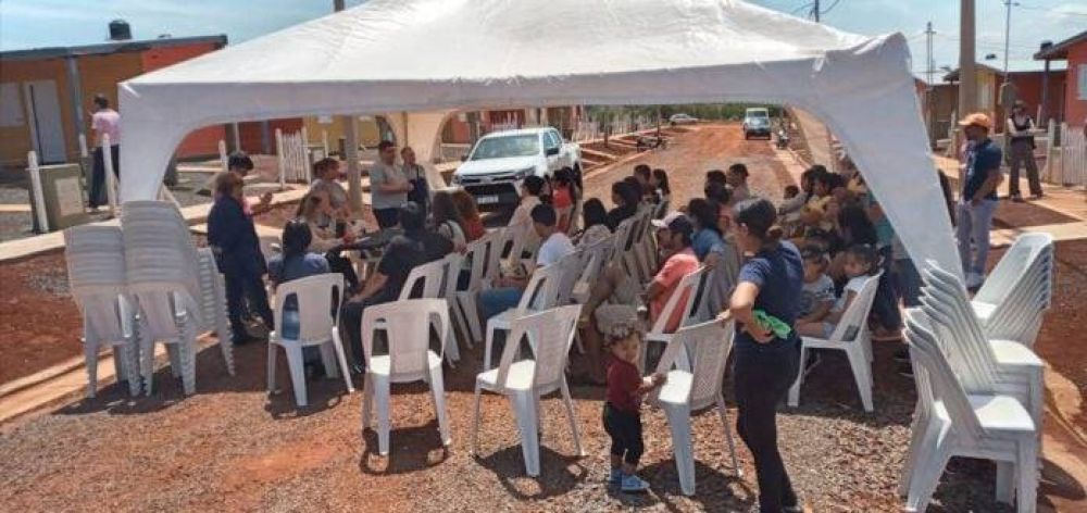 Finalizaron las visitas guiadas a las familias que recibirn sus viviendas en Itaemb Guaz