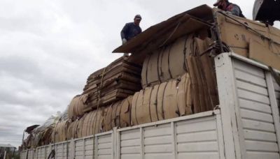 Esquina: pobladores recolectaron 20.000 kilos de cartón y lo reciclarán