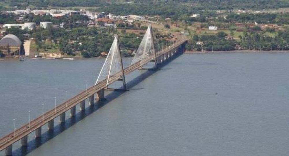 Iniciaron las obras de mantenimiento sobre el puente Internacional que une a Posadas con Encarnaci�n: funciona un s�lo carril