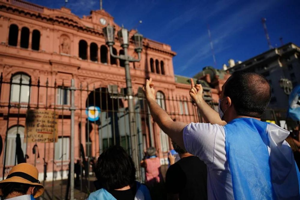 El recurrente impulso suicida de la dirigencia poltica argentina