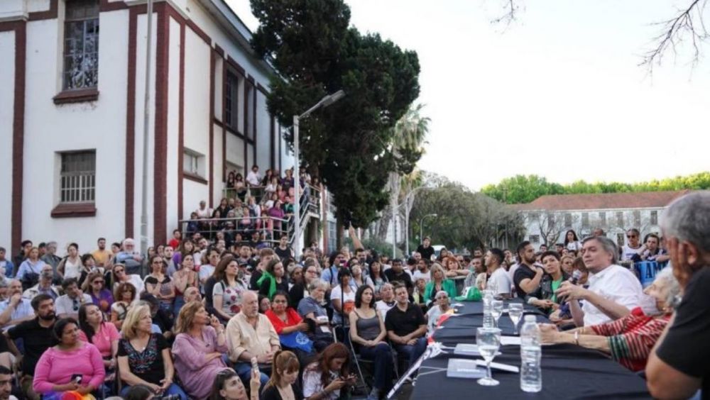 Camino al Congreso del PJ bonaerense, Kirchner apunt a Macri y recalent la grieta