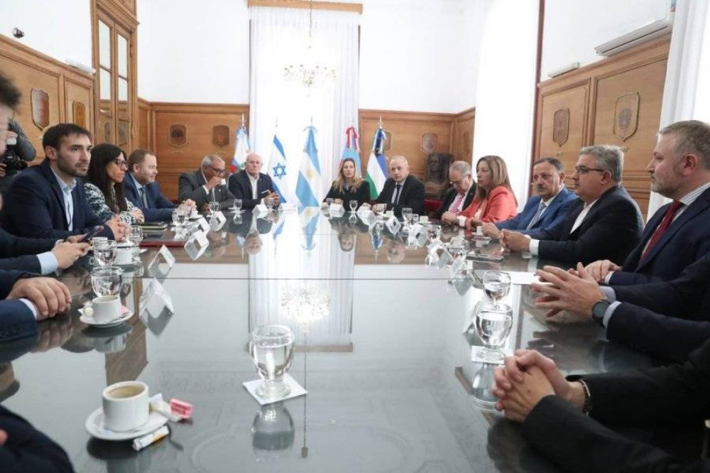 Quintela firm convenio por un Plan Maestro de recurso hdrico
