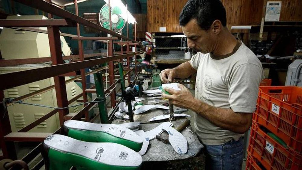 Freno a las importaciones, m�s inflaci�n y ca�da salarial: el combo que anticipa una ca�da en la actividad el resto del a�o