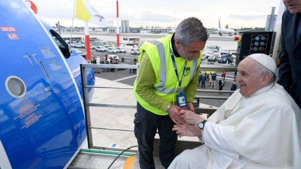 El Papa en vuelo rumbo a Barin